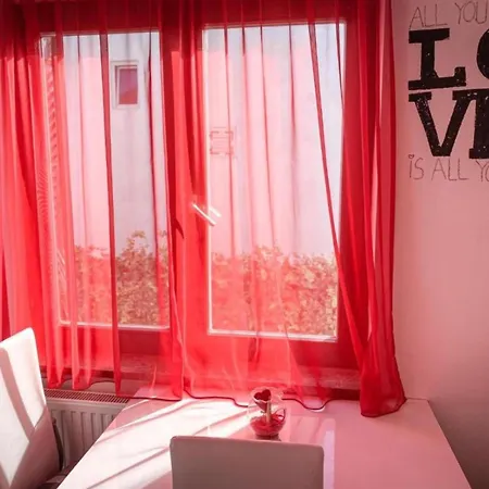 Peaceful With Style - One Bedroom Apartment *