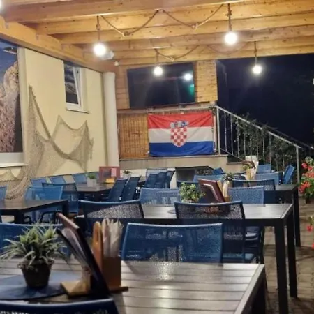 Peaceful With Style - One Bedroom Apartment Trogir