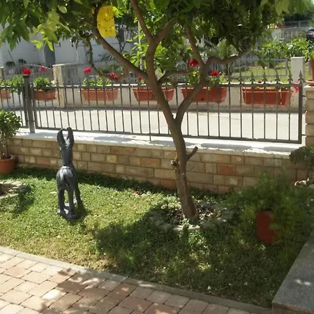 Apartment Peaceful With Style - One Bedroom