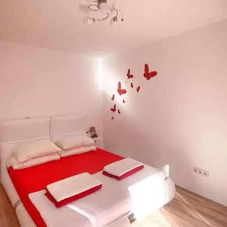 Peaceful With Style - One Bedroom Appartamento Traù